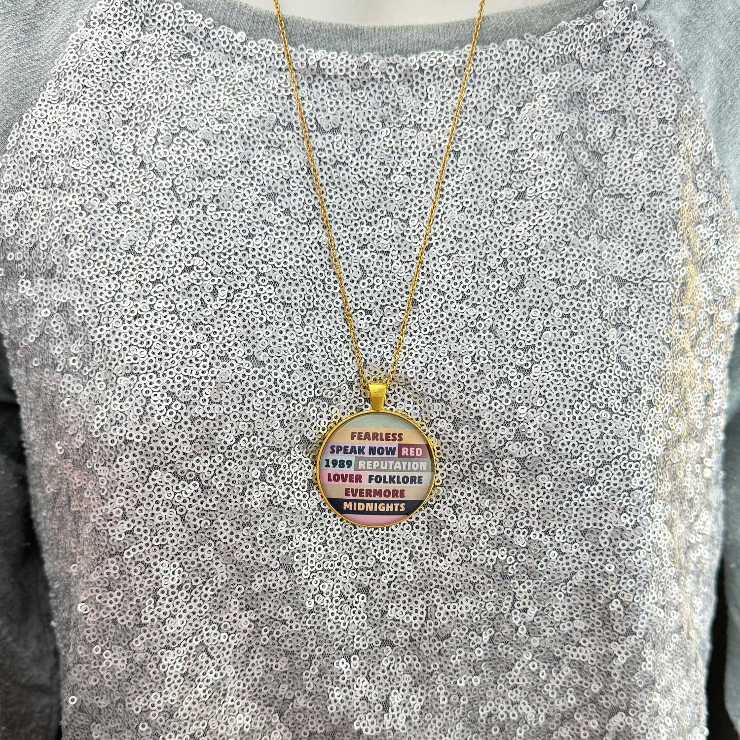 "I Love Taylor" Large Gold Pendant Necklace – Eras Tour